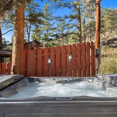 Cabin 6- Private Hot Tub 5 Min to RMNP