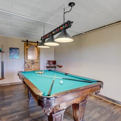 Peaceful Mountain Escape with 35 acres to explore!