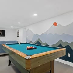 Erie Escape-Billiards Table- Skee-Ball- Hot Tub!