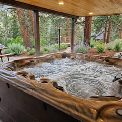 Cabin 12 - Spacious & Updated -Hot Tub & King Beds