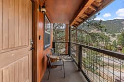 Cabin 19- King Studio! Gorgeous views! Hotel Style - Image 2