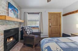 Cabin16 - King Bed, Kitchenette & Bath - Image 5
