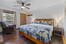 Cabin16 - King Bed, Kitchenette & Bath - Image 3