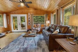 Cozy Creekside Getaway! - Image 4