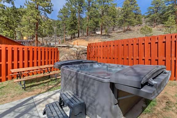 Cabin 1- Hot Tub, Grill- Mins to RMNP! - Image 1