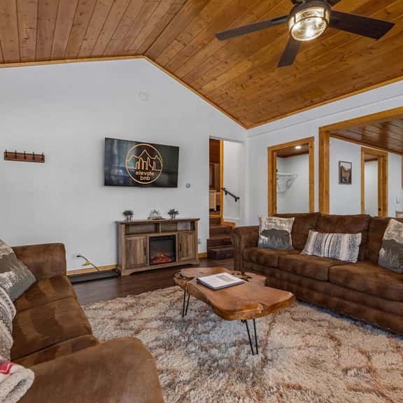 Cabin 3- Cozy, updated cabin 5 min to RMNP - Image 1