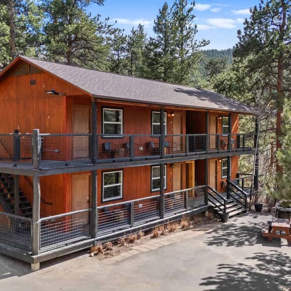 Cabin16 - King Bed, Kitchenette & Bath - Image 1