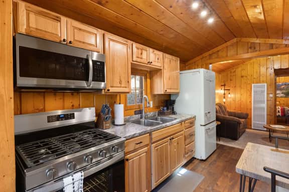 Cabin 6- Private Hot Tub 5 Min to RMNP - Image 5