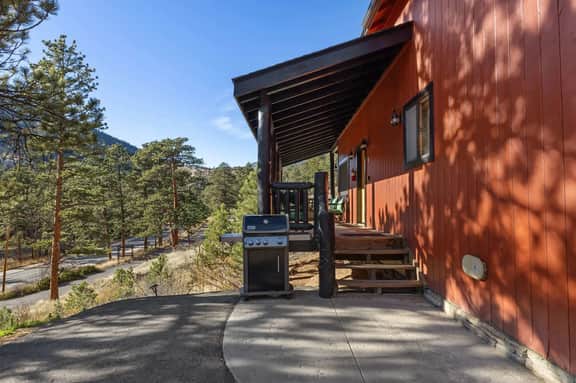 Cabin 9- Spacious cabin- 4 King beds- 2 baths - Image 5