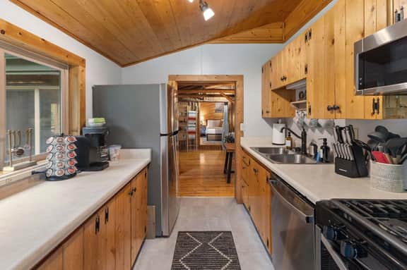 Cozy Creekside Getaway! - Image 3