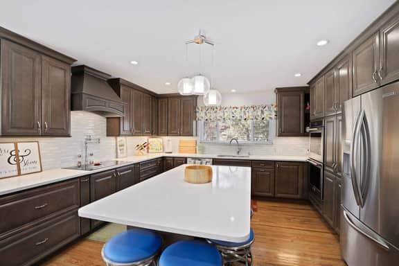 DU Haven- Hot Tub, Outdoor TV Lounge &3 Full Baths - Image 5