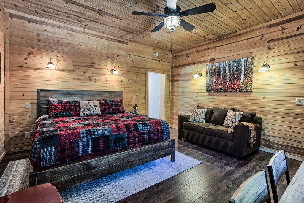 Aspen cabin at Riverside - kingsize bed